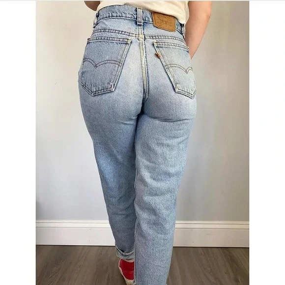 Vintage LEVI’S 550 Student Orange Tab Size 25 Petite Light Wash Patch Distress